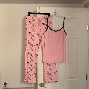 "Blue Daisy"
Pink & Black PJ Pants & Tank Top
100% Cotton
Size L
New w/o Tags